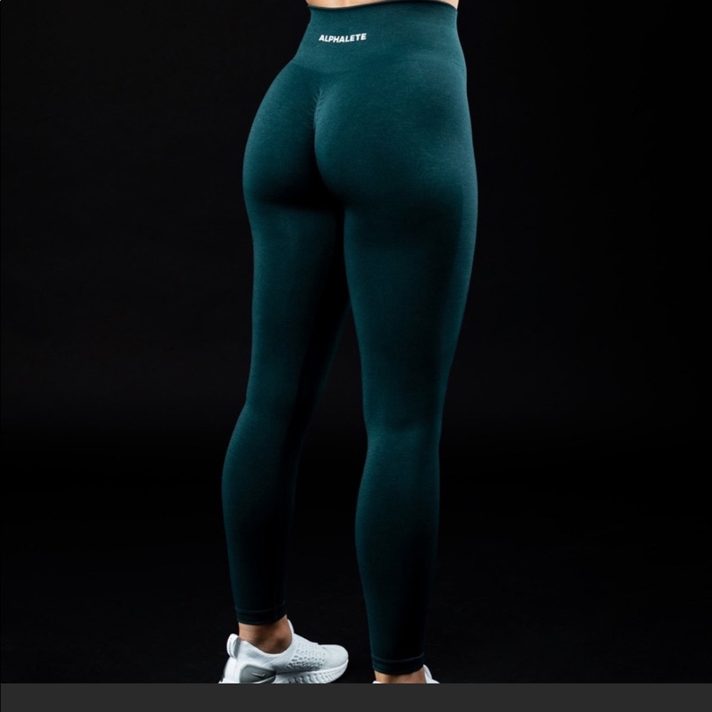 DONT BUY. ISO alphalete amplify dark water